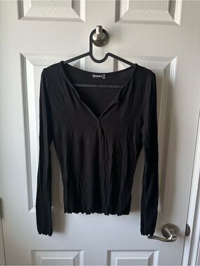 Black Fitted Long-Sleeve Tee